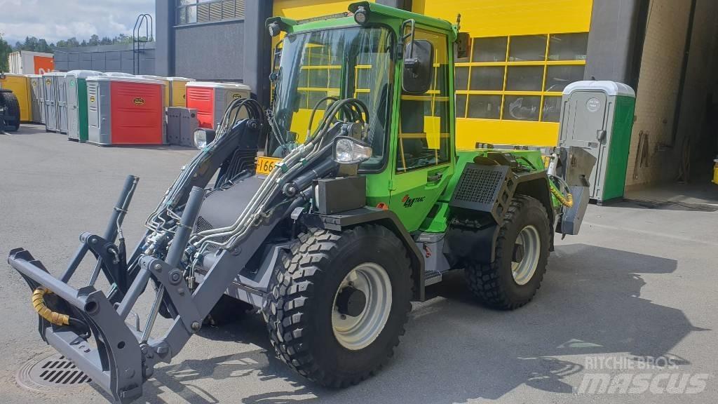 LM Trac 586 Chargeuse sur pneus