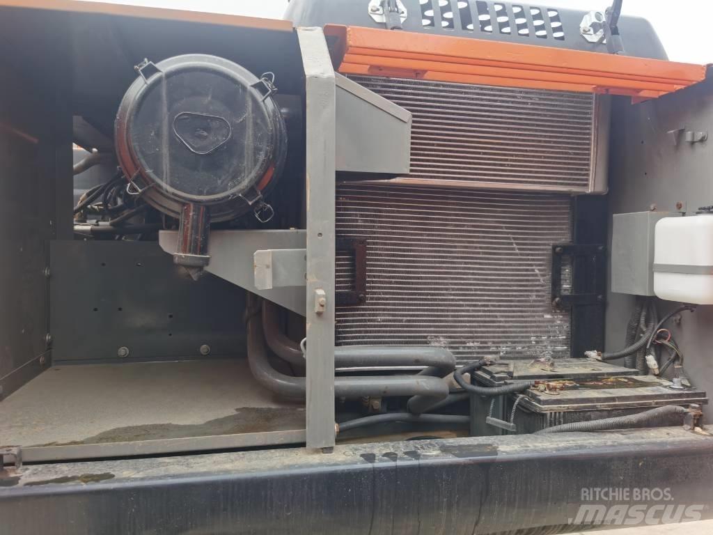 Hitachi ZX 200 Pelle sur chenilles