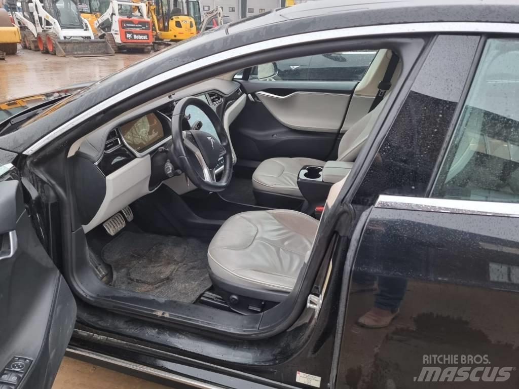 Tesla Model S P85D Voiture