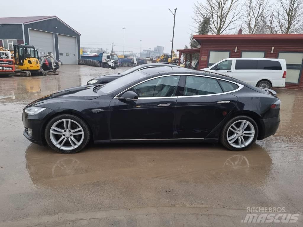 Tesla Model S P85D Voiture