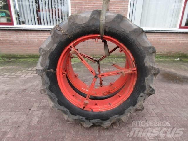 Goodyear 13.6/36 Pneus, roues et jantes