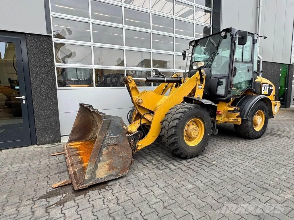 CAT 907H Chargeuse sur pneus