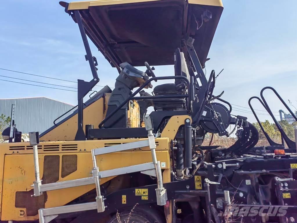 CAT AP655F Finisseur