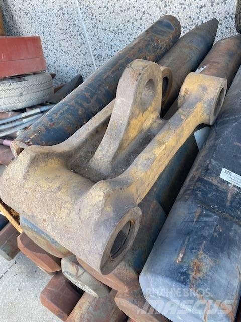 CAT 215 Bras et Godet