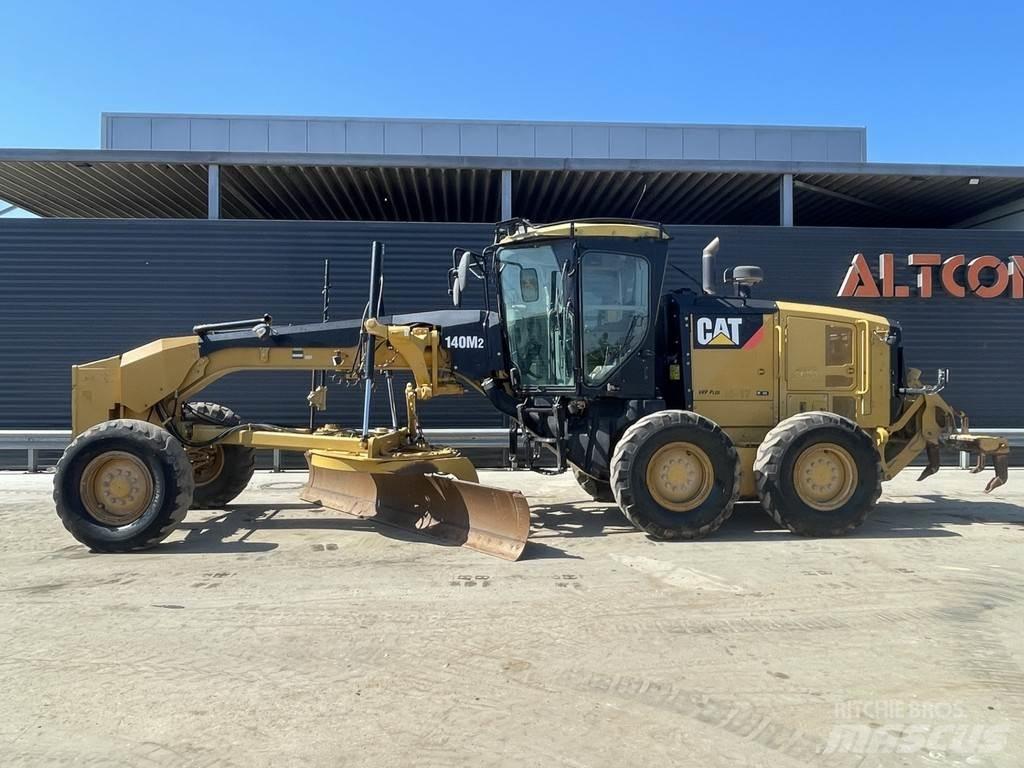 CAT 140 M2 Table de tri