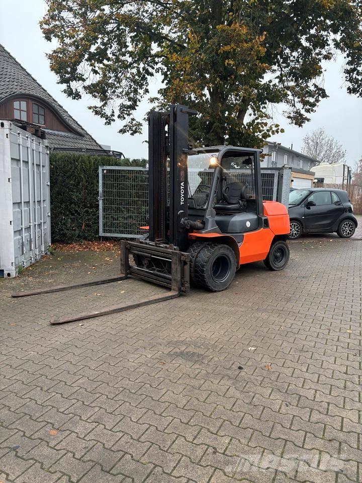 Toyota 7 FD 45 Chariots diesel