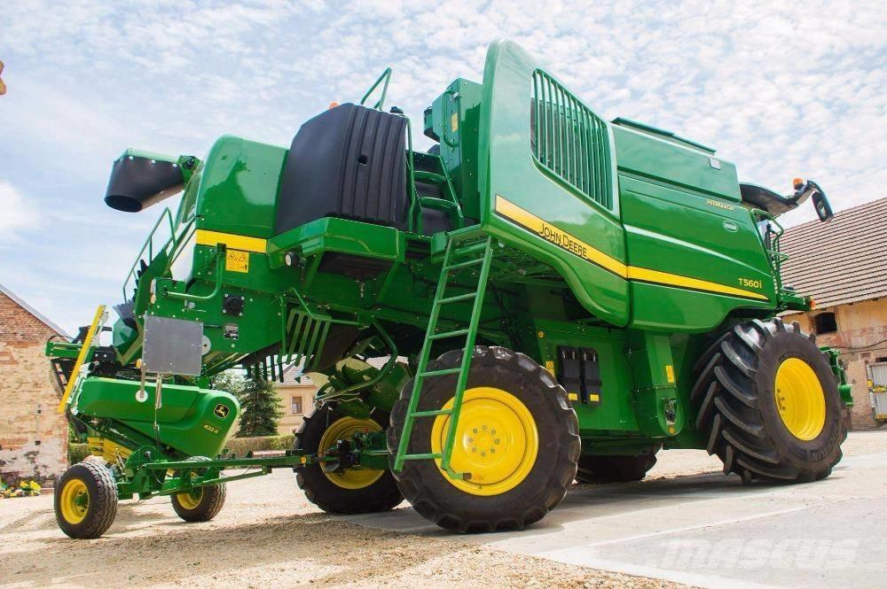 John Deere T 560 i Moissonneuse batteuse