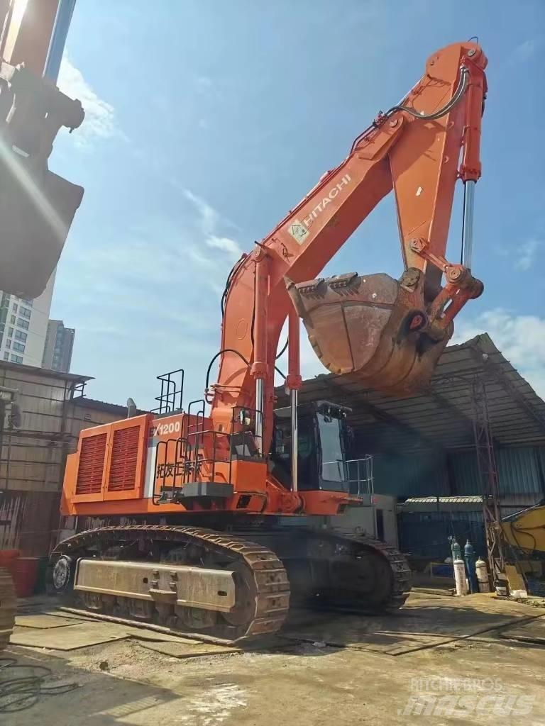 Hitachi EX 1200 Pelle sur chenilles