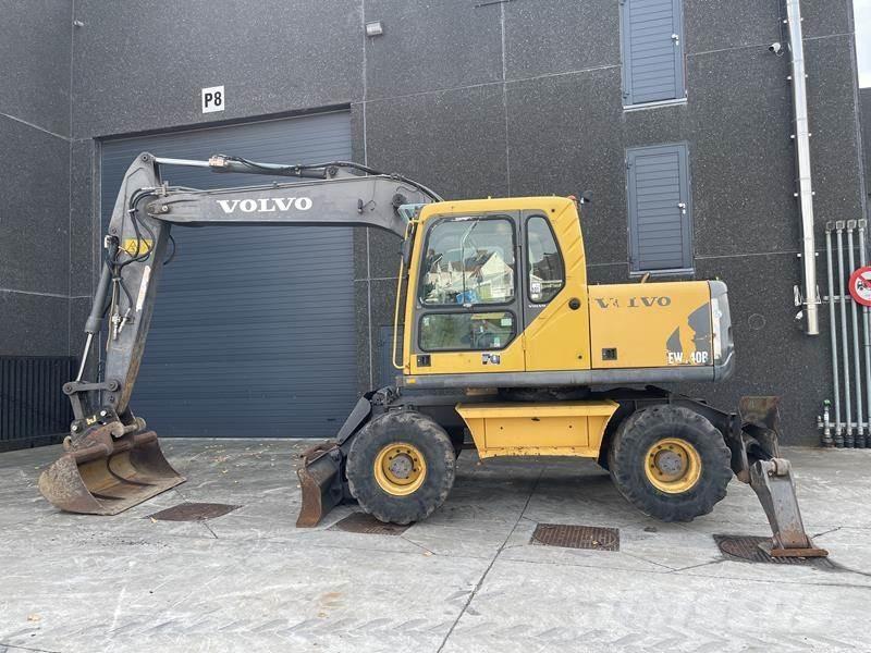 Volvo EW 140 B Pelle sur pneus