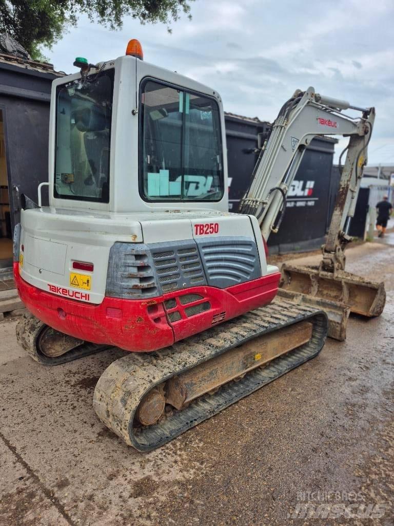 Takeuchi TB 250 Mini pelle < 7t