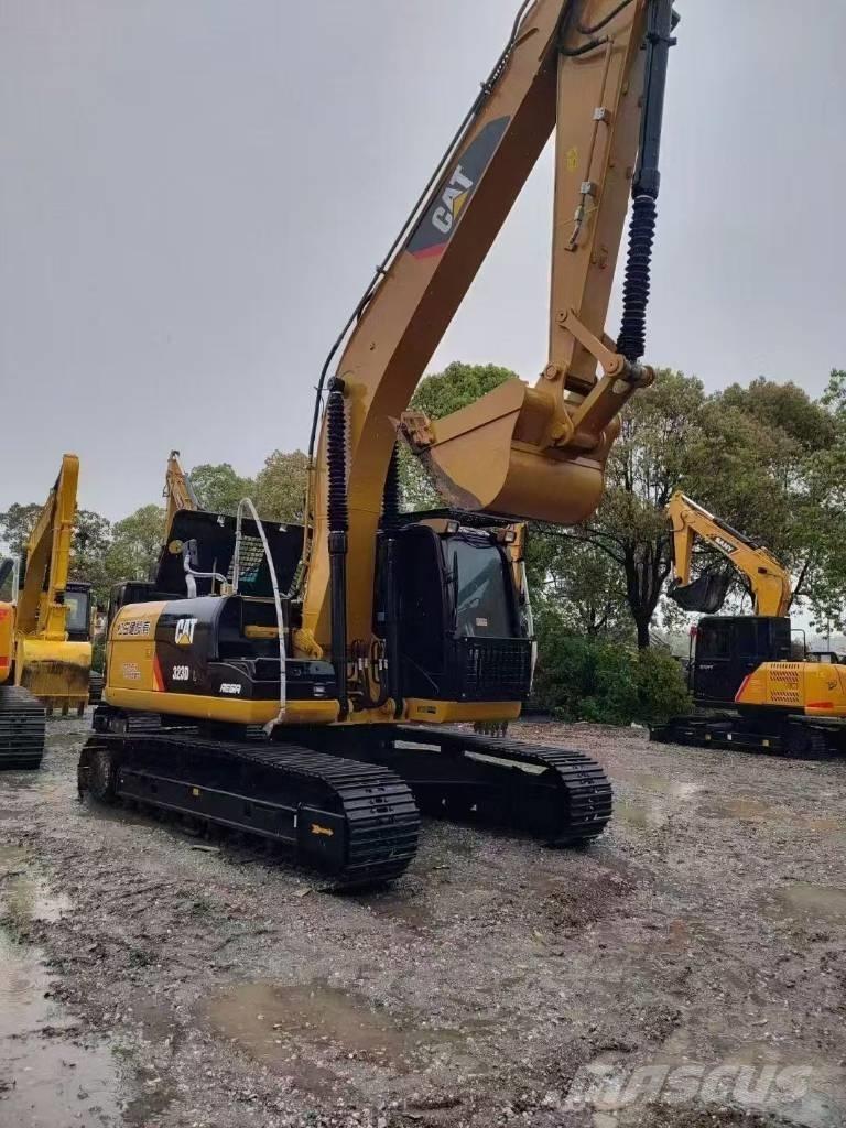 CAT 323D2 Pelle sur chenilles