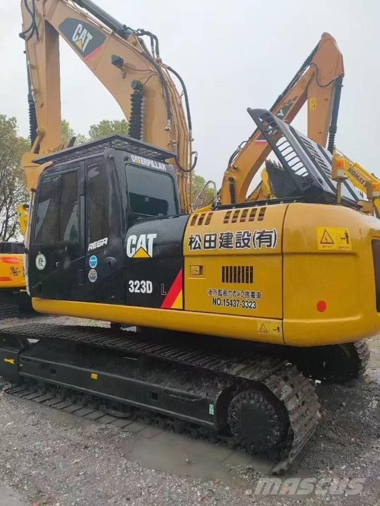 CAT 323D2 Pelle sur chenilles