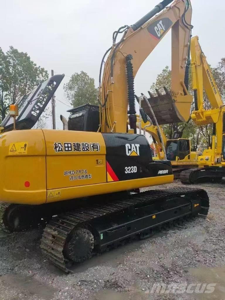 CAT 323D2 Pelle sur chenilles