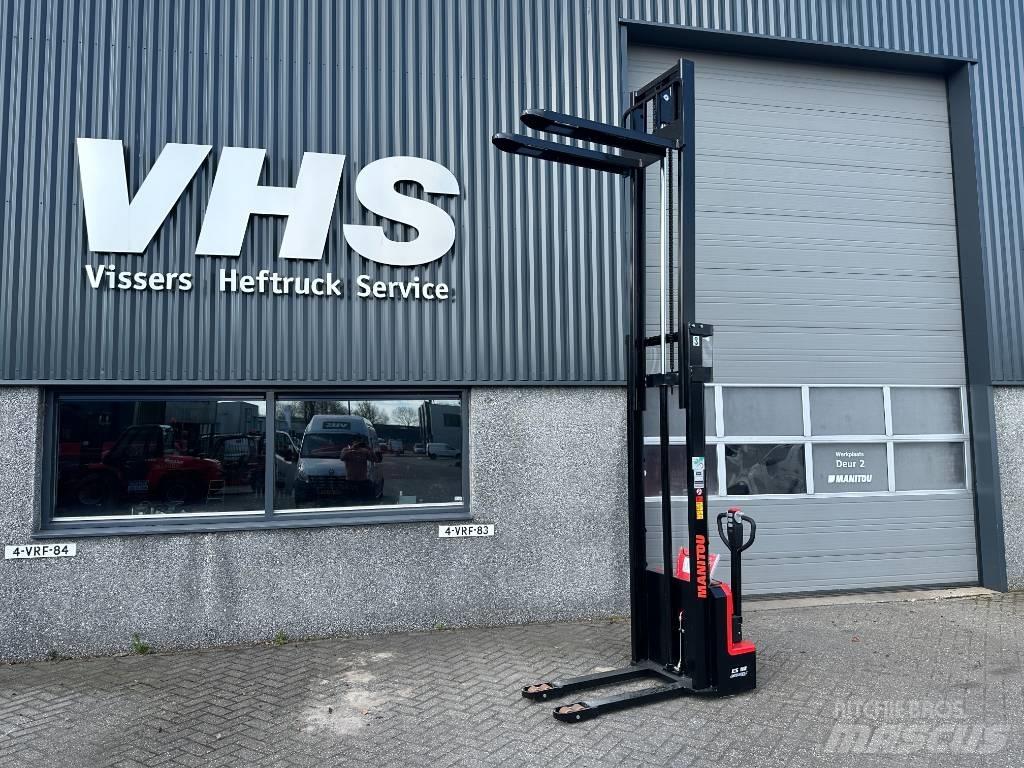 Manitou ES 112 Easy Gerbeur accompagnant