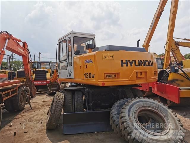 Hyundai R130WD Pelle sur pneus