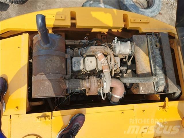 Hyundai R130WD Pelle sur pneus