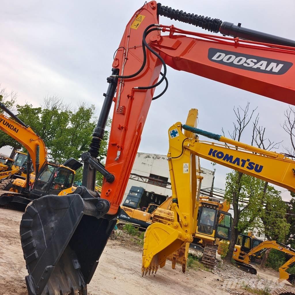 Doosan DX 225 LC Pelle sur chenilles