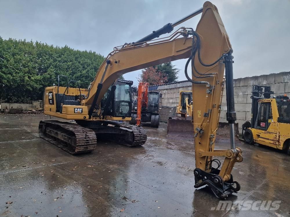CAT 323 Pelle sur chenilles