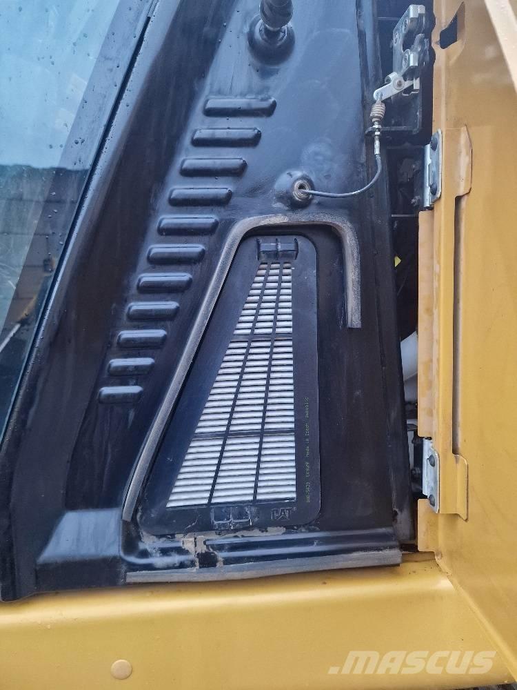 CAT 323 Pelle sur chenilles