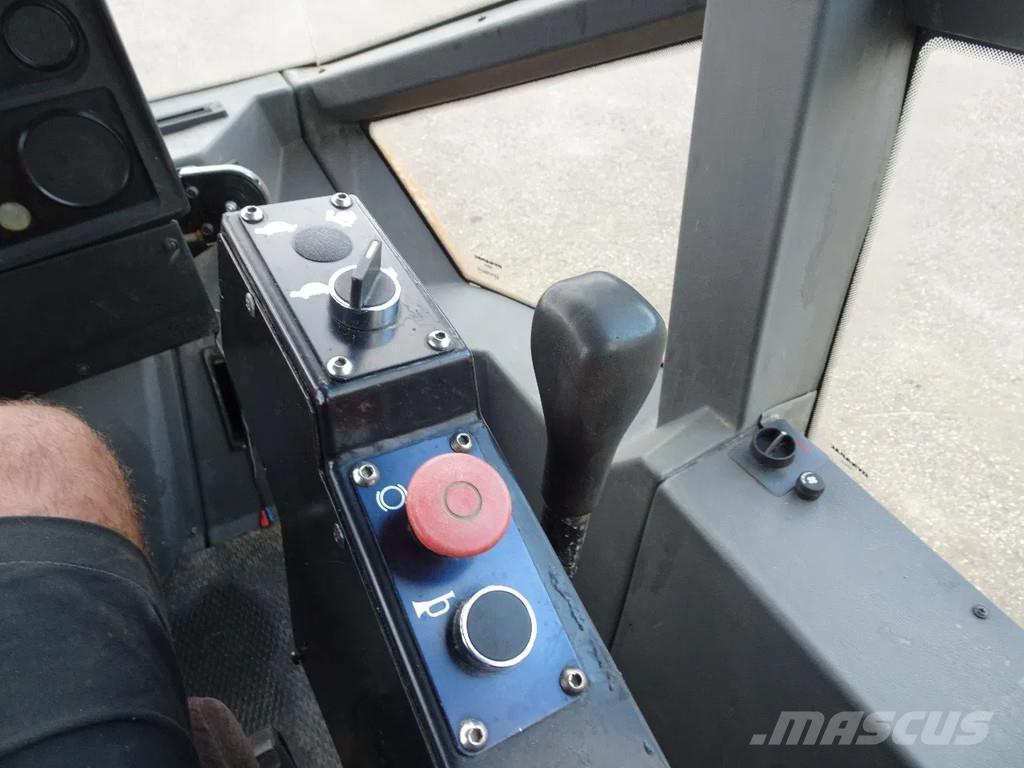 Dynapac CA152D Rouleaux à pneumatiques