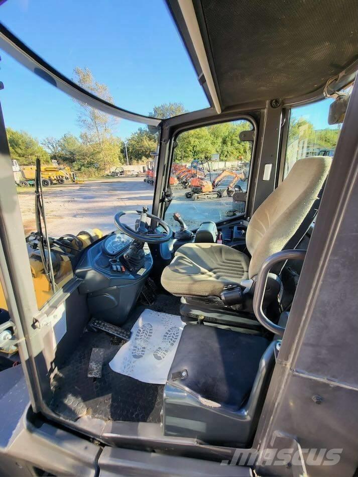 Mecalac AS 700 Chargeuse sur pneus