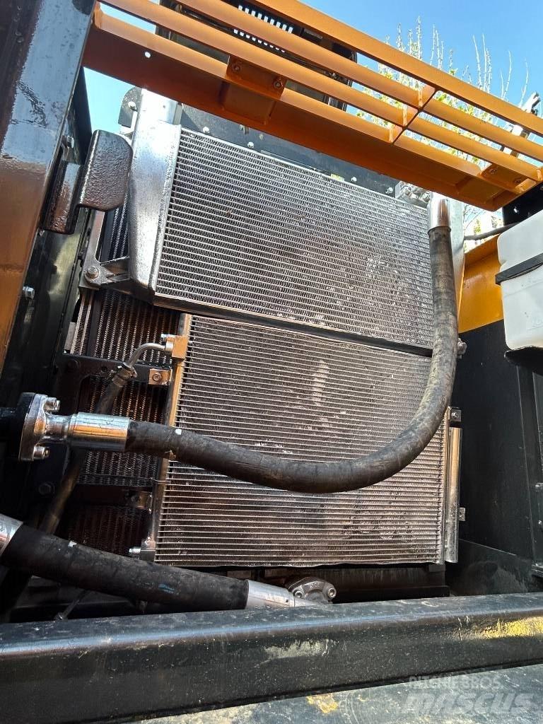 Hyundai 220LC-9S Pelle sur chenilles