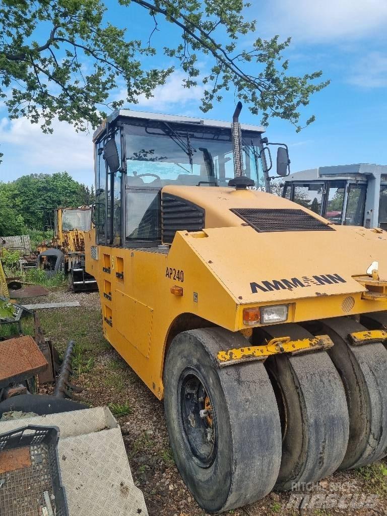Ammann AP 240 Rouleaux à pneumatiques