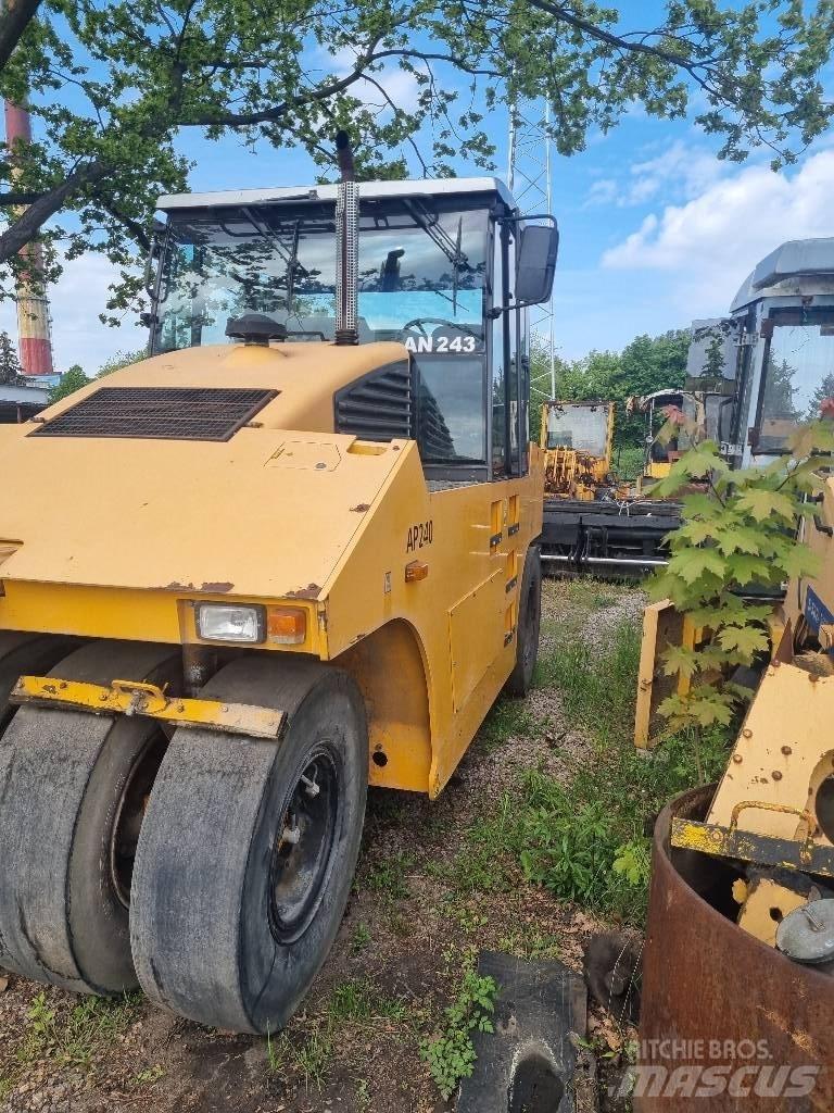 Ammann AP 240 Rouleaux à pneumatiques