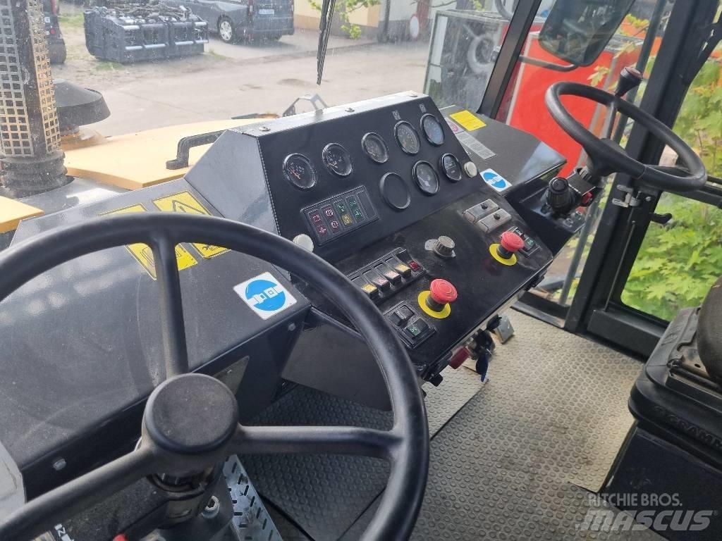 Ammann AP 240 Rouleaux à pneumatiques