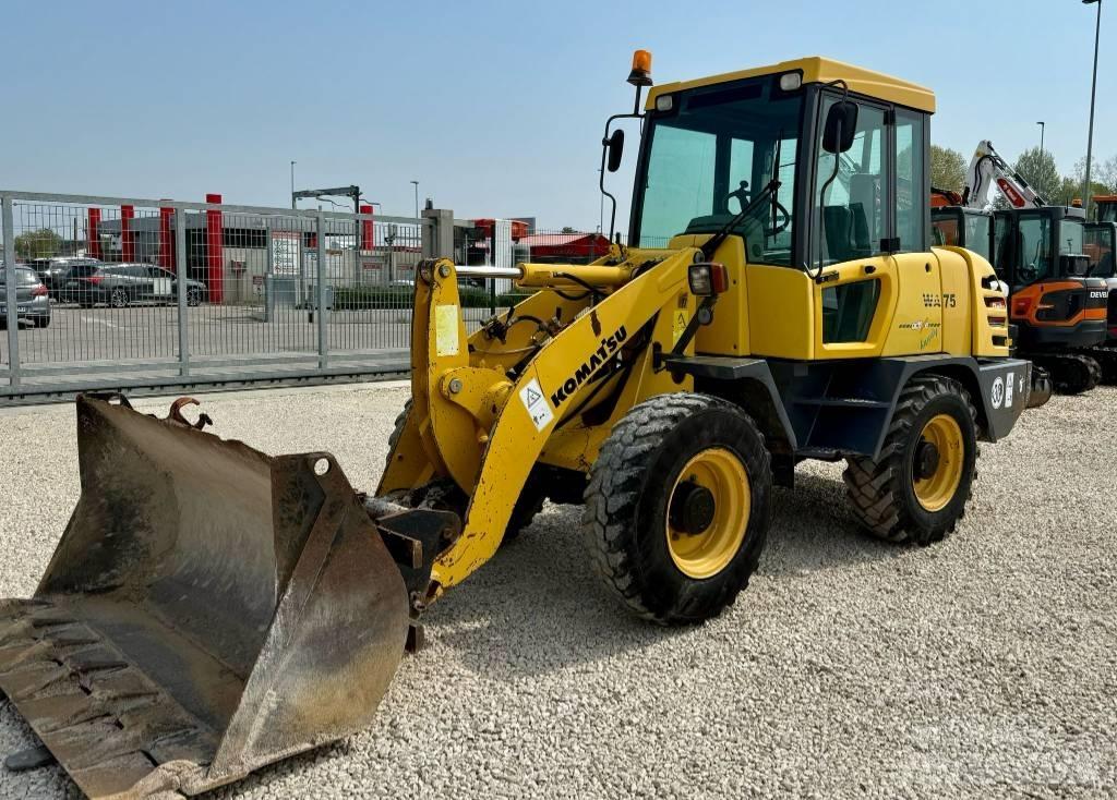 Komatsu WA 75 Chargeuse sur pneus