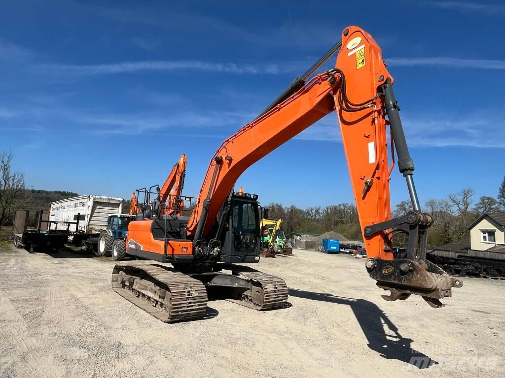 Doosan DX 225 Pelle sur chenilles
