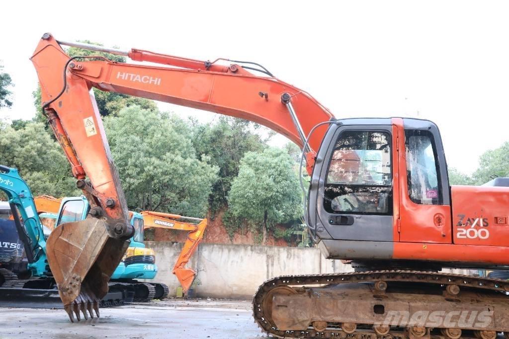 Hitachi ZX 200 LC-3 Pelle sur chenilles