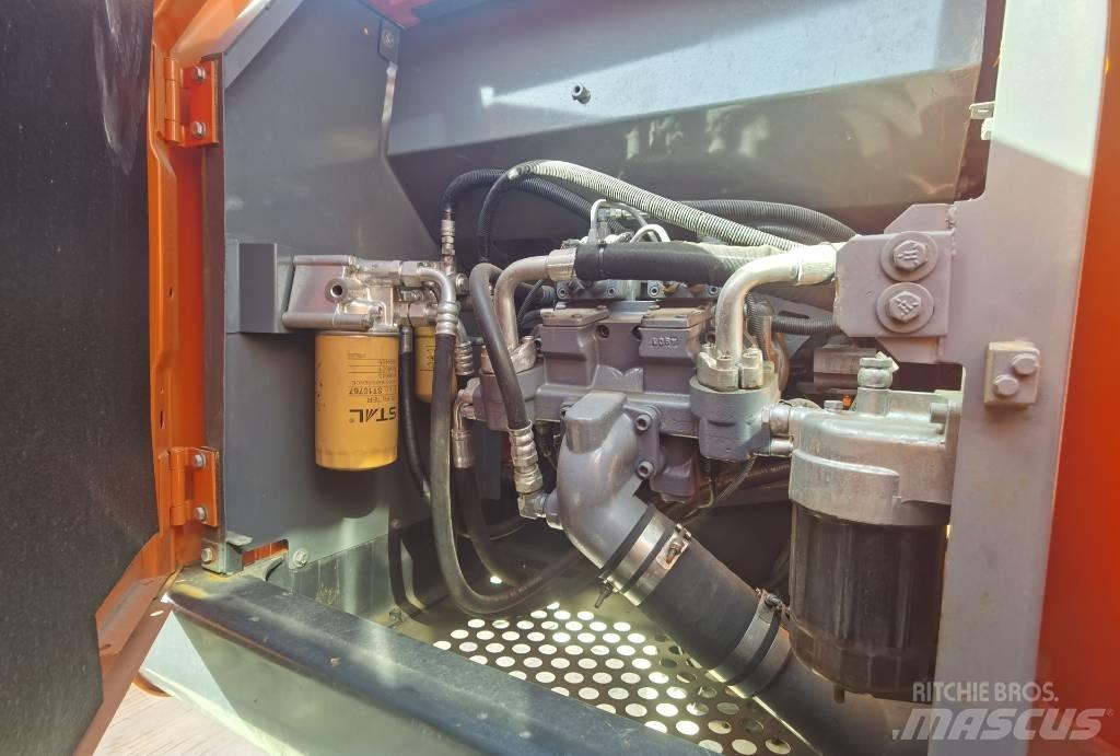 Hitachi ZX 210 Pelle sur chenilles