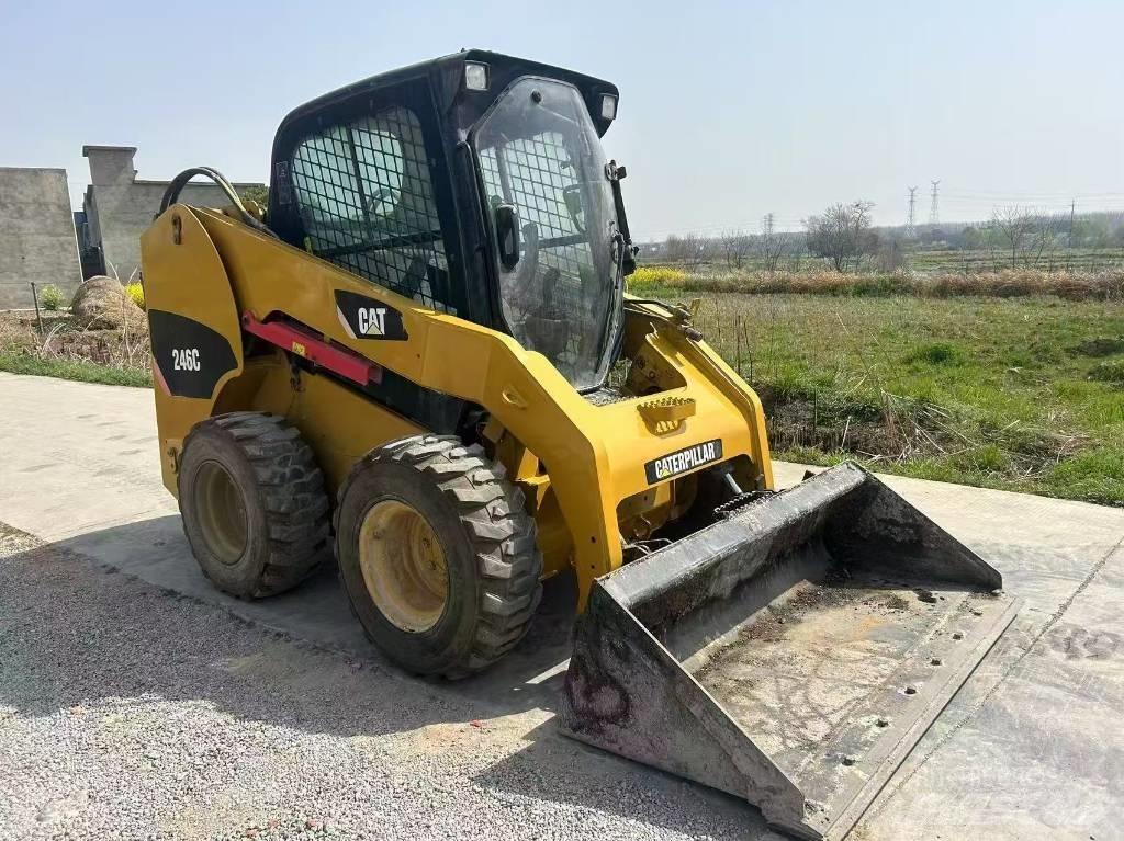 CAT 246 C Chargeuse compacte