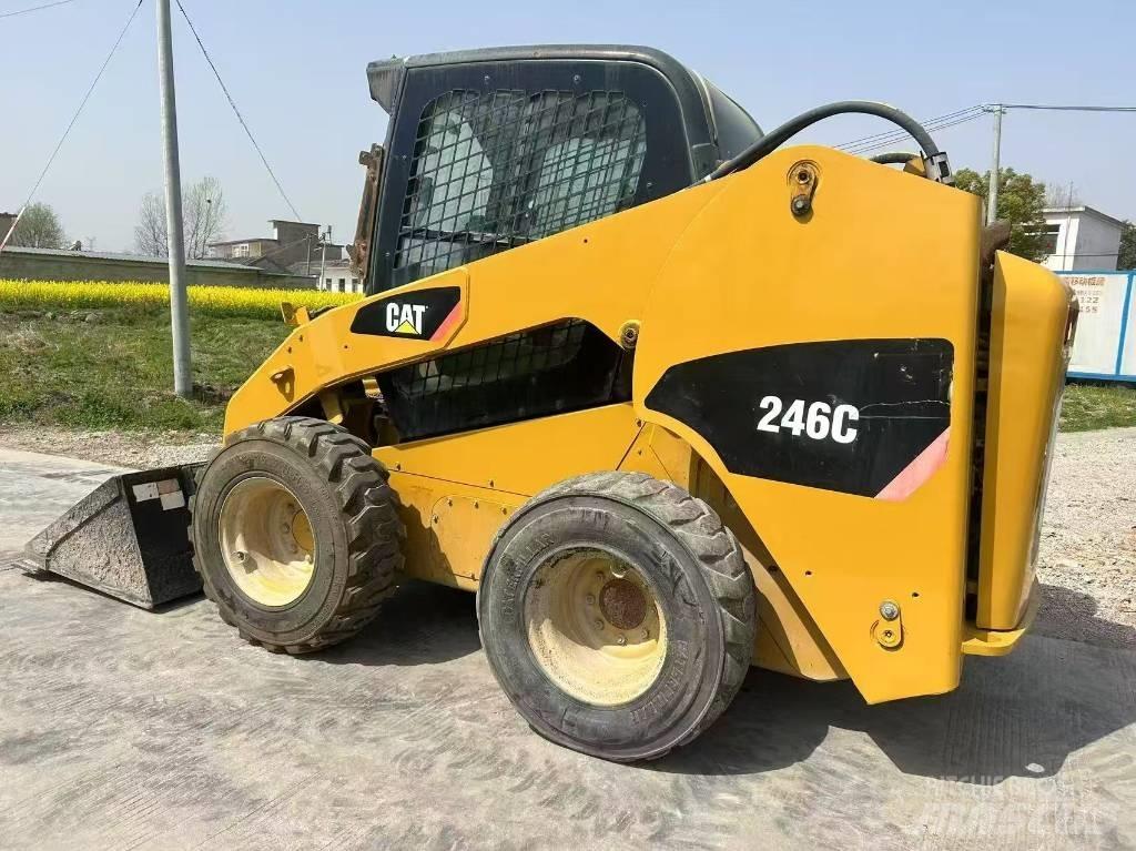 CAT 246 C Chargeuse compacte