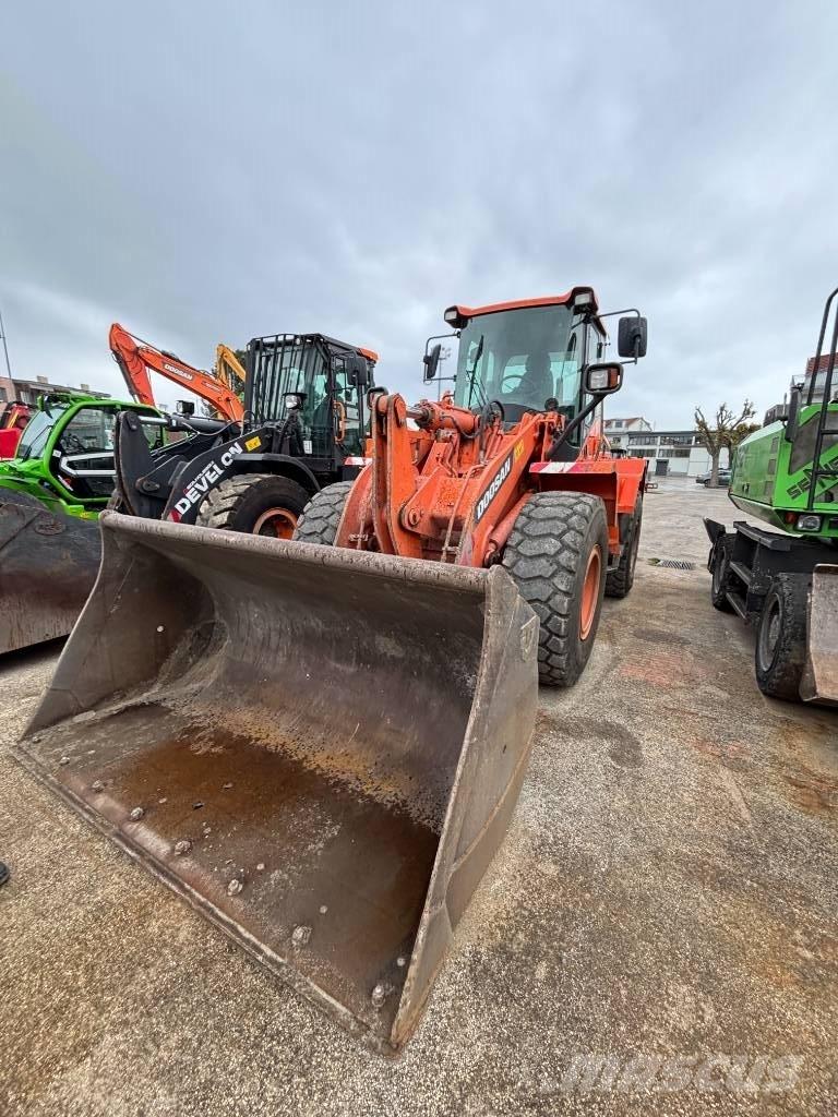 Doosan DL 250 Chargeuse sur pneus