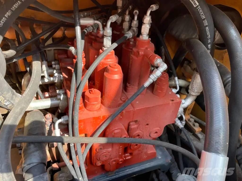 Hyundai R210W-9 Pelle sur pneus