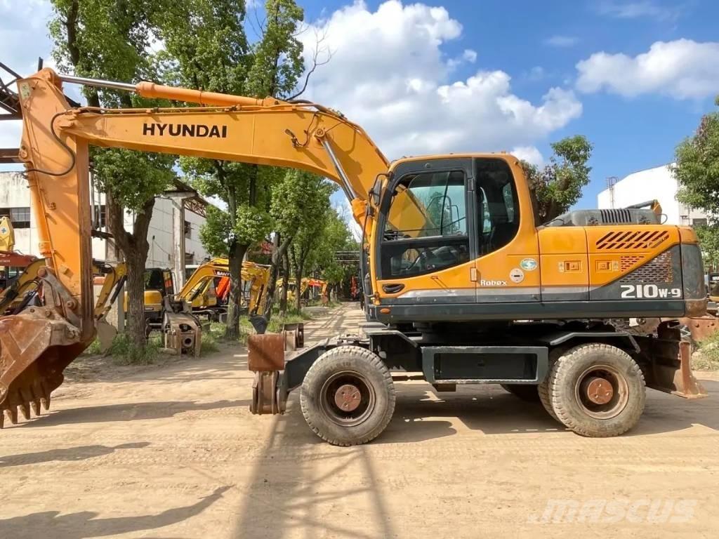 Hyundai R210W-9 Pelle sur pneus