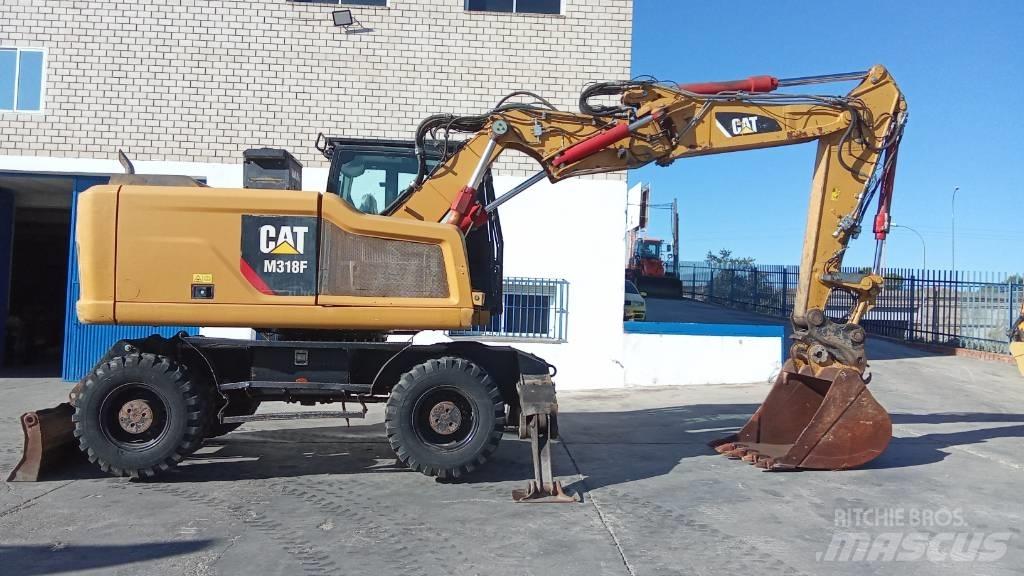 CAT M318F Pelle sur pneus
