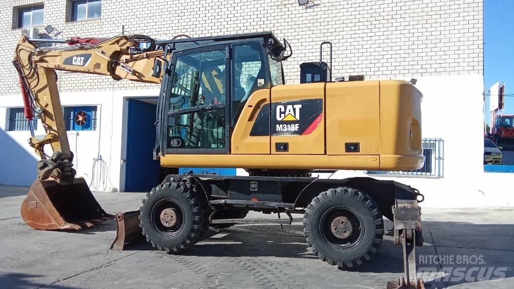 CAT M318F Pelle sur pneus