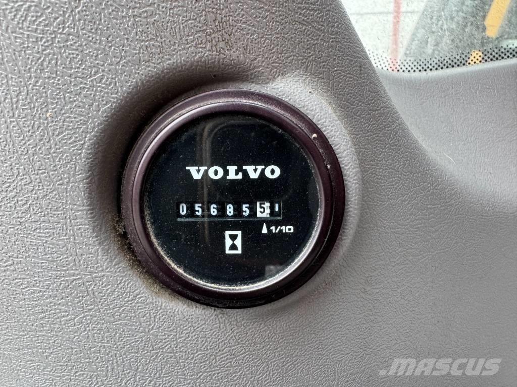 Volvo EWR 150 E Pelle sur pneus