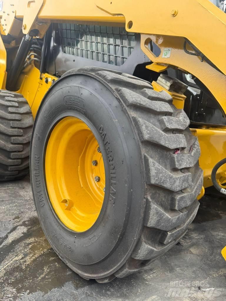 CAT 272D3 Chargeuse compacte