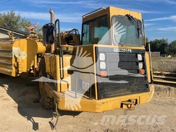 CAT 613C Camion citerne à eau