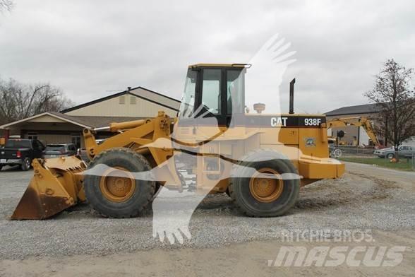 CAT 938F Chargeuse sur pneus