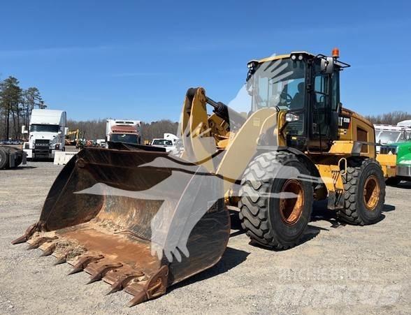 CAT 938M Chargeuse sur pneus