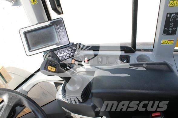 CAT 938M Chargeuse sur pneus