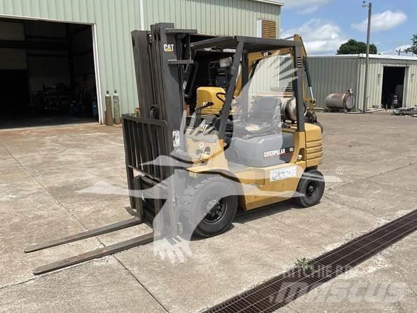 CAT GP25 Chariots diesel