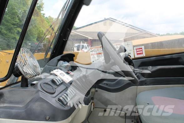 CAT TH407C Chariot télescopique