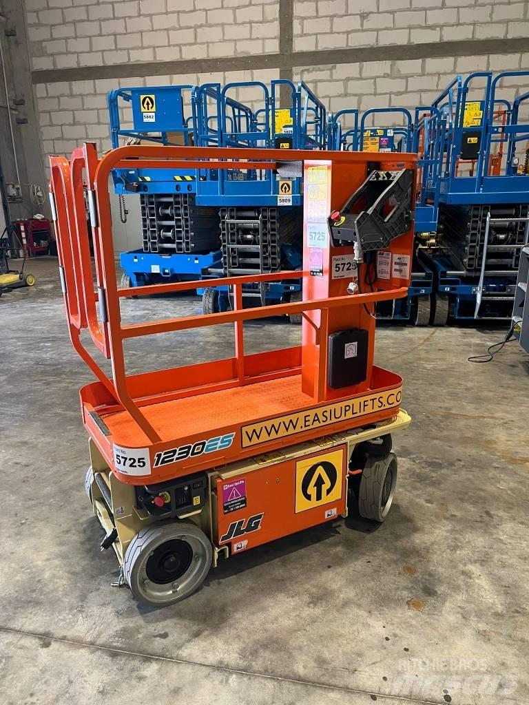 JLG 1230 ES Mât vertical