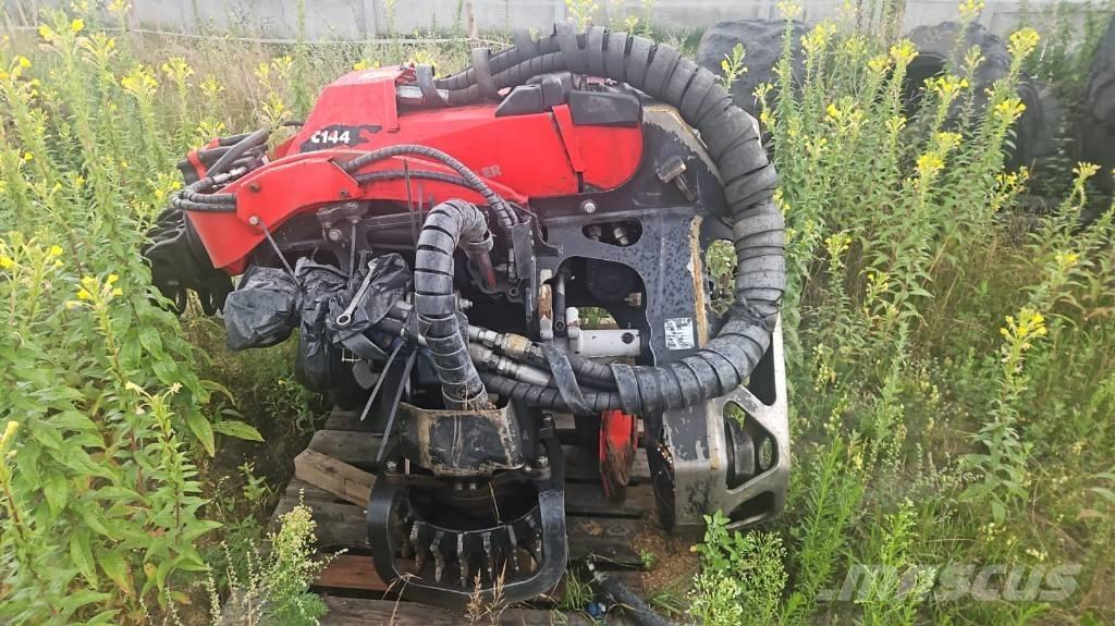 Komatsu C 144 Abatteuse